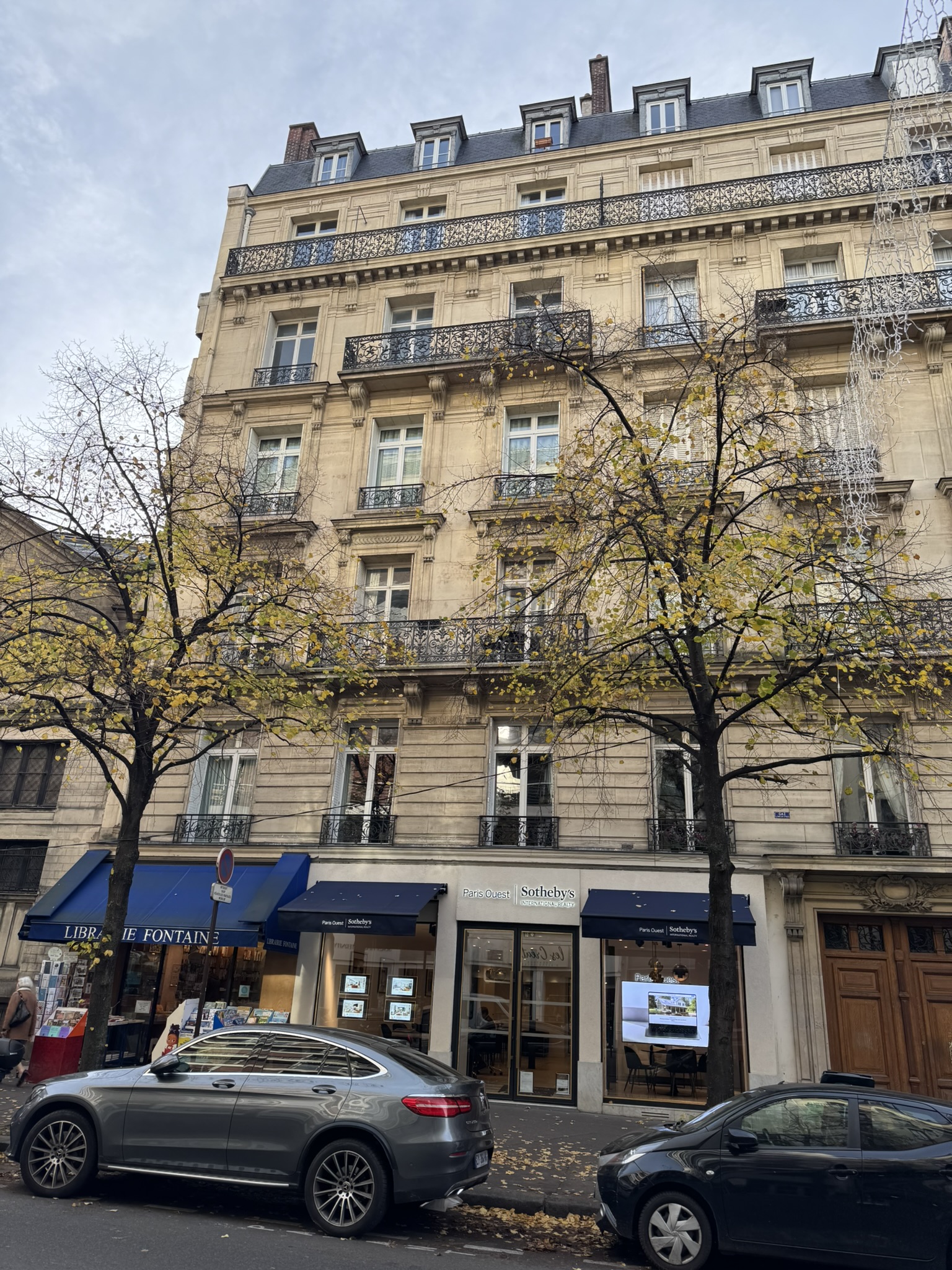 Victor Hugo — Acquisition-revente de trois locaux commerciaux Paris 16ème